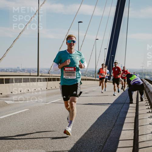 03.10.2025 - Köhlbrandbrückenlauf Michael Burmester http://msf.ph/oto/9039499 03.10.2025 12:19:32 Position 1 4155 meine-sportfotos.de
