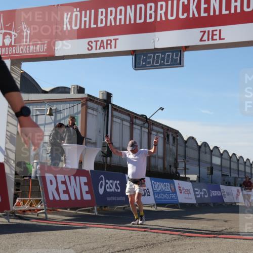 03.10.2025 - Köhlbrandbrückenlauf Luisa Fischer http://msf.ph/oto/9039500 03.10.2025 13:30:03 Ziel 4459, 4825, 5369, 5398, 5587, 5621, 5930, 6234, 6570, 6698 meine-sportfotos.de