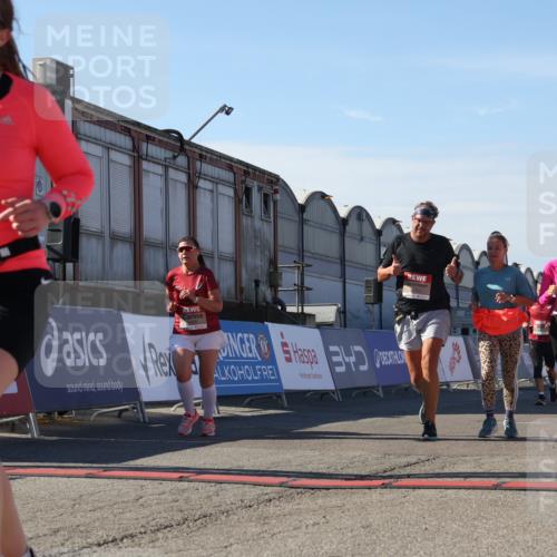 03.10.2025 - Köhlbrandbrückenlauf Luisa Fischer http://msf.ph/oto/9039524 03.10.2025 13:30:09 Ziel 4459, 5038, 5079, 5151, 5153, 5161, 5369, 5398 meine-sportfotos.de