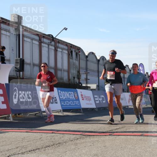 03.10.2025 - Köhlbrandbrückenlauf Luisa Fischer http://msf.ph/oto/9039529 03.10.2025 13:30:09 Ziel 4459, 5038, 5079, 5151, 5153, 5161, 5369, 5398 meine-sportfotos.de