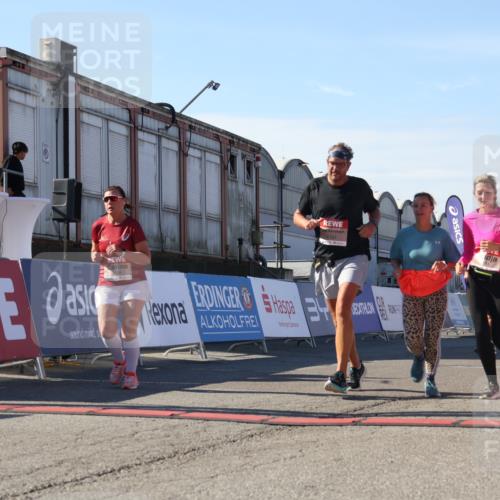03.10.2025 - Köhlbrandbrückenlauf Luisa Fischer http://msf.ph/oto/9039533 03.10.2025 13:30:09 Ziel 4459, 5038, 5079, 5151, 5153, 5161, 5369, 5398 meine-sportfotos.de