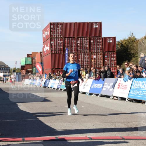 03.10.2025 - Köhlbrandbrückenlauf Lena Gebhardt http://msf.ph/oto/9039543 03.10.2025 12:55:50 Ziel 4001, 4594, 6100, 6480, 6762 meine-sportfotos.de