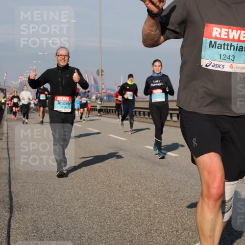 03.10.2025 - Köhlbrandbrückenlauf Fabian Wolf http://msf.ph/oto/9039544 03.10.2025 09:53:44 Position 3 1873, 3743, 1243 meine-sportfotos.de