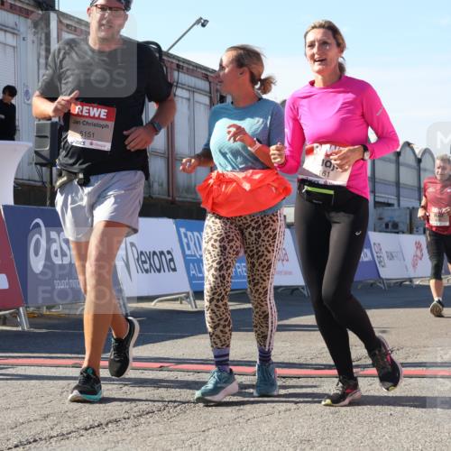 03.10.2025 - Köhlbrandbrückenlauf Luisa Fischer http://msf.ph/oto/9039554 03.10.2025 13:30:11 Ziel 4459, 5038, 5079, 5151, 5153, 5161, 5398 meine-sportfotos.de