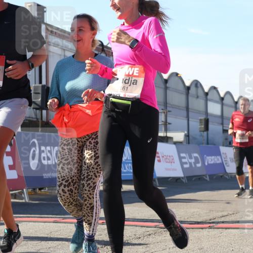 03.10.2025 - Köhlbrandbrückenlauf Luisa Fischer http://msf.ph/oto/9039560 03.10.2025 13:30:12 Ziel 4459, 5038, 5079, 5151, 5153, 5161, 5174, 5398 meine-sportfotos.de