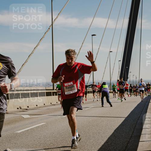 03.10.2025 - Köhlbrandbrückenlauf Michael Burmester http://msf.ph/oto/9039561 03.10.2025 12:19:48 Position 1 5786, 4142 meine-sportfotos.de