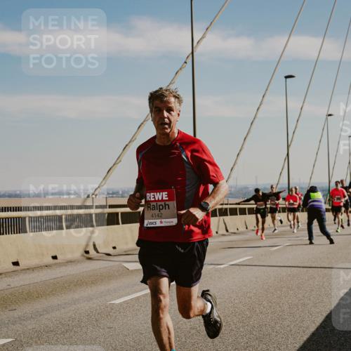 03.10.2025 - Köhlbrandbrückenlauf Michael Burmester http://msf.ph/oto/9039569 03.10.2025 12:19:48 Position 1 4142 meine-sportfotos.de