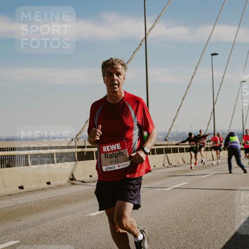03.10.2025 - Köhlbrandbrückenlauf Michael Burmester http://msf.ph/oto/9039573 03.10.2025 12:19:48 Position 1 4142 meine-sportfotos.de