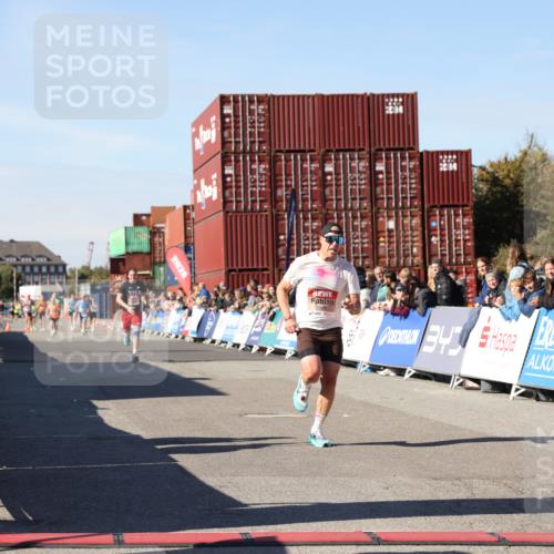 03.10.2025 - Köhlbrandbrückenlauf Lena Gebhardt http://msf.ph/oto/9039574 03.10.2025 12:55:58 Ziel 5966, 6480, 6778 meine-sportfotos.de