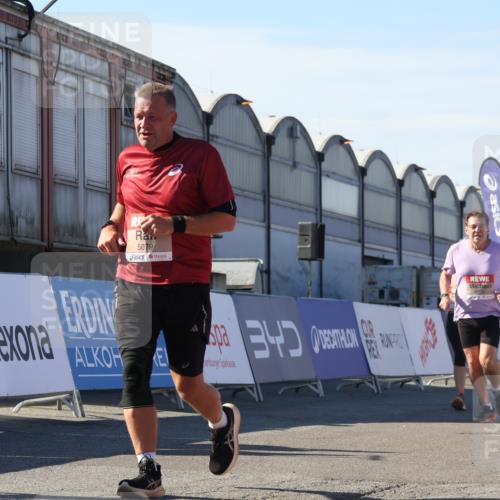 03.10.2025 - Köhlbrandbrückenlauf Luisa Fischer http://msf.ph/oto/9039576 03.10.2025 13:30:13 Ziel 4459, 5038, 5079, 5151, 5153, 5161, 5174, 5398, 6219 meine-sportfotos.de