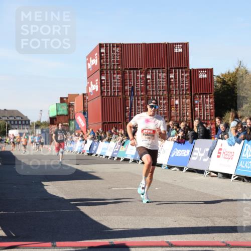 03.10.2025 - Köhlbrandbrückenlauf Lena Gebhardt http://msf.ph/oto/9039578 03.10.2025 12:55:58 Ziel 5966, 6480, 6778 meine-sportfotos.de
