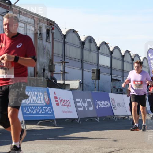 03.10.2025 - Köhlbrandbrückenlauf Luisa Fischer http://msf.ph/oto/9039579 03.10.2025 13:30:14 Ziel 4459, 4823, 5038, 5079, 5151, 5153, 5161, 5174, 5398, 6219 meine-sportfotos.de