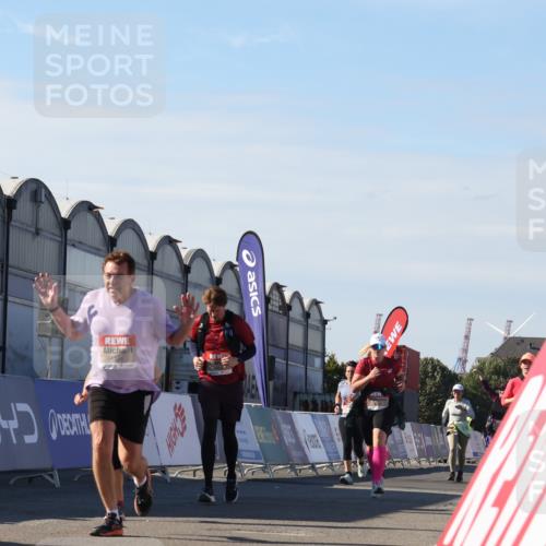 03.10.2025 - Köhlbrandbrückenlauf Luisa Fischer http://msf.ph/oto/9039588 03.10.2025 13:30:15 Ziel 4823, 5038, 5079, 5151, 5153, 5161, 5174, 5233, 5398, 6219 meine-sportfotos.de
