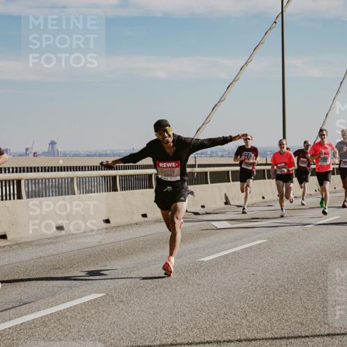 03.10.2025 - Köhlbrandbrückenlauf Michael Burmester http://msf.ph/oto/9039589 03.10.2025 12:19:52 Position 1 6625 meine-sportfotos.de