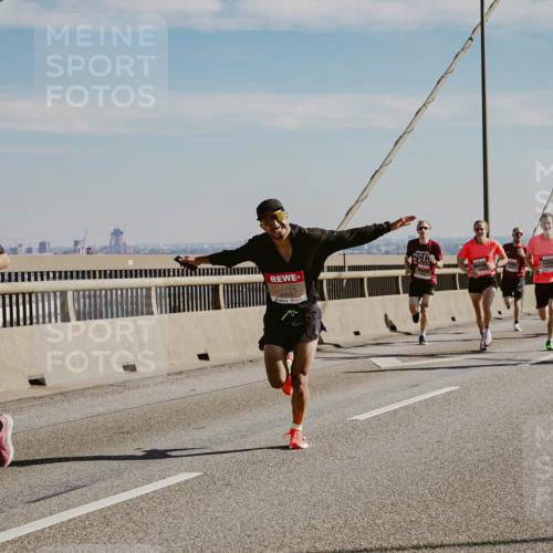 03.10.2025 - Köhlbrandbrückenlauf Michael Burmester http://msf.ph/oto/9039593 03.10.2025 12:19:52 Position 1 6625, 10, 6804 meine-sportfotos.de