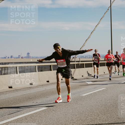 03.10.2025 - Köhlbrandbrückenlauf Michael Burmester http://msf.ph/oto/9039597 03.10.2025 12:19:52 Position 1 625, 6804, 2015 meine-sportfotos.de