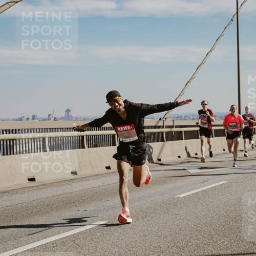 03.10.2025 - Köhlbrandbrückenlauf Michael Burmester http://msf.ph/oto/9039602 03.10.2025 12:19:53 Position 1 6625, 6804, 2015 meine-sportfotos.de
