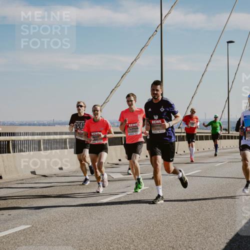 03.10.2025 - Köhlbrandbrückenlauf Michael Burmester http://msf.ph/oto/9039604 03.10.2025 12:19:54 Position 1 6122 meine-sportfotos.de