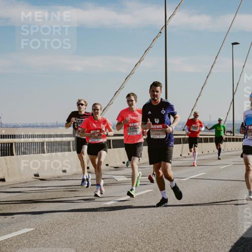 03.10.2025 - Köhlbrandbrückenlauf Michael Burmester http://msf.ph/oto/9039608 03.10.2025 12:19:54 Position 1 14104 meine-sportfotos.de