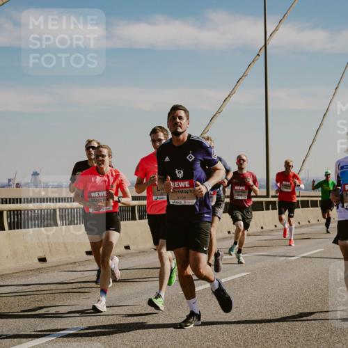 03.10.2025 - Köhlbrandbrückenlauf Michael Burmester http://msf.ph/oto/9039612 03.10.2025 12:19:55 Position 1 4104, 6122 meine-sportfotos.de