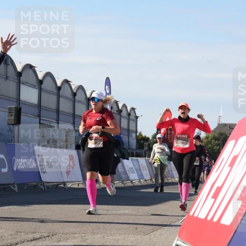 03.10.2025 - Köhlbrandbrückenlauf Luisa Fischer http://msf.ph/oto/9039618 03.10.2025 13:30:18 Ziel 4823, 5038, 5079, 5151, 5153, 5157, 5161, 5174, 5233, 6219 meine-sportfotos.de