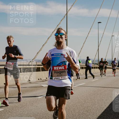 03.10.2025 - Köhlbrandbrückenlauf Michael Burmester http://msf.ph/oto/9039623 03.10.2025 12:19:56 Position 1 4034, 6122 meine-sportfotos.de