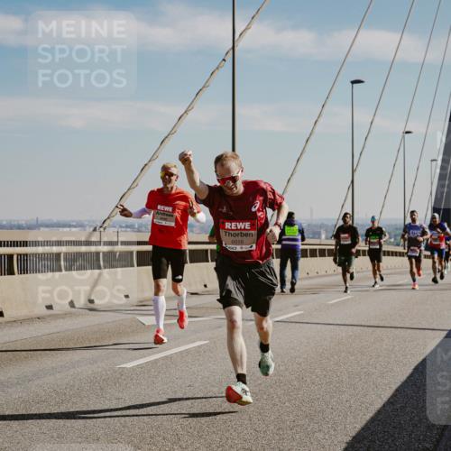 03.10.2025 - Köhlbrandbrückenlauf Michael Burmester http://msf.ph/oto/9039631 03.10.2025 12:19:57 Position 1 6016 meine-sportfotos.de
