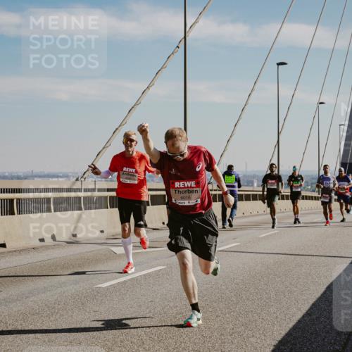 03.10.2025 - Köhlbrandbrückenlauf Michael Burmester http://msf.ph/oto/9039634 03.10.2025 12:19:57 Position 1 4040, 6016 meine-sportfotos.de