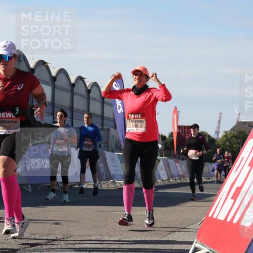 03.10.2025 - Köhlbrandbrückenlauf Luisa Fischer http://msf.ph/oto/9039635 03.10.2025 13:30:20 Ziel 4823, 4927, 5017, 5038, 5060, 5079, 5151, 5153, 5157, 5161, 5174, 5233, 6078, 6219 meine-sportfotos.de