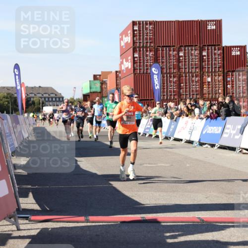 03.10.2025 - Köhlbrandbrückenlauf Lena Gebhardt http://msf.ph/oto/9039642 03.10.2025 12:56:09 Ziel 4041, 4114, 4123, 6206, 6489, 6495, 6778 meine-sportfotos.de