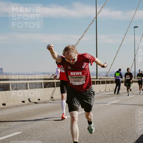 03.10.2025 - Köhlbrandbrückenlauf Michael Burmester http://msf.ph/oto/9039643 03.10.2025 12:19:58 Position 1 6016 meine-sportfotos.de