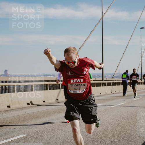 03.10.2025 - Köhlbrandbrückenlauf Michael Burmester http://msf.ph/oto/9039646 03.10.2025 12:19:58 Position 1 6016 meine-sportfotos.de