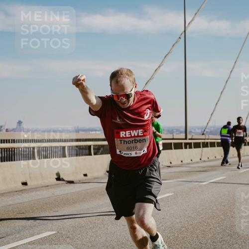 03.10.2025 - Köhlbrandbrückenlauf Michael Burmester http://msf.ph/oto/9039648 03.10.2025 12:19:58 Position 1 6016 meine-sportfotos.de