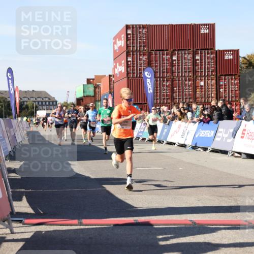 03.10.2025 - Köhlbrandbrückenlauf Lena Gebhardt http://msf.ph/oto/9039650 03.10.2025 12:56:09 Ziel 4041, 4114, 4123, 6206, 6489, 6495, 6778 meine-sportfotos.de