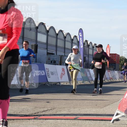 03.10.2025 - Köhlbrandbrückenlauf Luisa Fischer http://msf.ph/oto/9039656 03.10.2025 13:30:22 Ziel 4823, 4927, 5017, 5060, 5079, 5157, 5174, 5233, 6078, 6219 meine-sportfotos.de