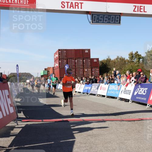03.10.2025 - Köhlbrandbrückenlauf Lena Gebhardt http://msf.ph/oto/9039659 03.10.2025 12:56:10 Ziel 4041, 4050, 4078, 4114, 4123, 5957, 6206, 6489, 6495, 6778 meine-sportfotos.de