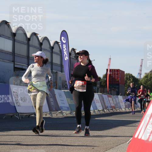 03.10.2025 - Köhlbrandbrückenlauf Luisa Fischer http://msf.ph/oto/9039664 03.10.2025 13:30:23 Ziel 4823, 4927, 5017, 5060, 5079, 5157, 5174, 5233, 6078, 6219 meine-sportfotos.de