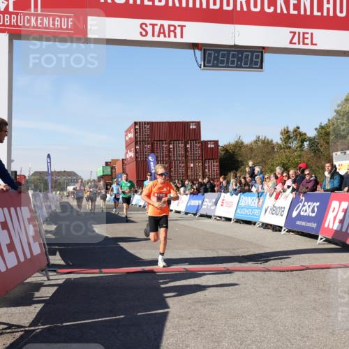 03.10.2025 - Köhlbrandbrückenlauf Lena Gebhardt http://msf.ph/oto/9039669 03.10.2025 12:56:10 Ziel 4041, 4050, 4078, 4114, 4123, 5957, 6206, 6489, 6495, 6778 meine-sportfotos.de