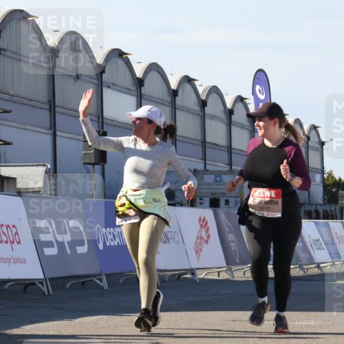 03.10.2025 - Köhlbrandbrückenlauf Luisa Fischer http://msf.ph/oto/9039670 03.10.2025 13:30:23 Ziel 4823, 4927, 5017, 5060, 5079, 5157, 5174, 5233, 6078, 6219 meine-sportfotos.de