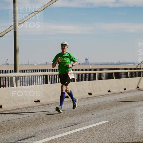 03.10.2025 - Köhlbrandbrückenlauf Michael Burmester http://msf.ph/oto/9039677 03.10.2025 12:20:01 Position 1 92 meine-sportfotos.de