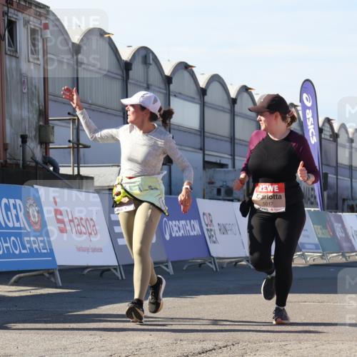 03.10.2025 - Köhlbrandbrückenlauf Luisa Fischer http://msf.ph/oto/9039679 03.10.2025 13:30:24 Ziel 4823, 4927, 5017, 5060, 5079, 5157, 5174, 5233, 6078, 6219 meine-sportfotos.de