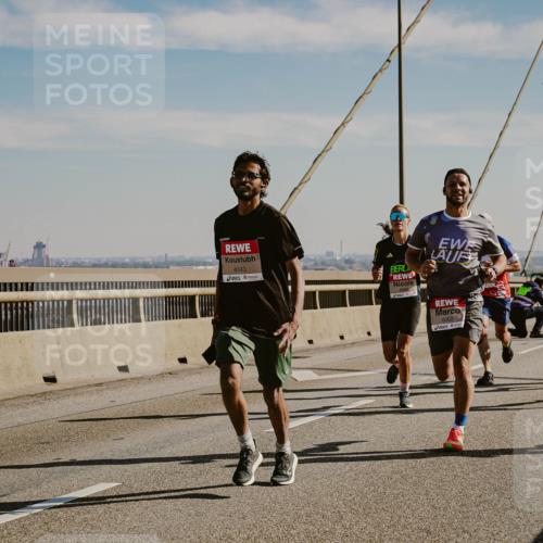 03.10.2025 - Köhlbrandbrückenlauf Michael Burmester http://msf.ph/oto/9039680 03.10.2025 12:20:02 Position 1 4043, 6002 meine-sportfotos.de