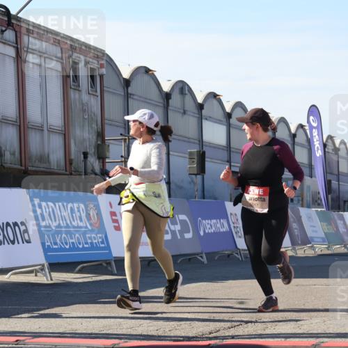 03.10.2025 - Köhlbrandbrückenlauf Luisa Fischer http://msf.ph/oto/9039682 03.10.2025 13:30:24 Ziel 4823, 4927, 5017, 5060, 5079, 5157, 5174, 5233, 6078, 6219 meine-sportfotos.de