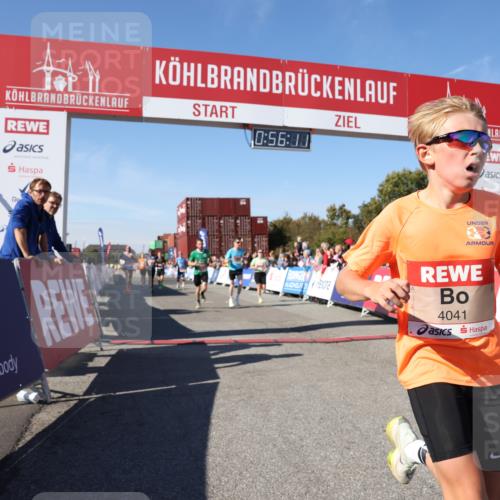 03.10.2025 - Köhlbrandbrückenlauf Lena Gebhardt http://msf.ph/oto/9039691 03.10.2025 12:56:12 Ziel 4041, 4050, 4078, 4114, 4123, 5957, 6206, 6489, 6495, 6778 meine-sportfotos.de