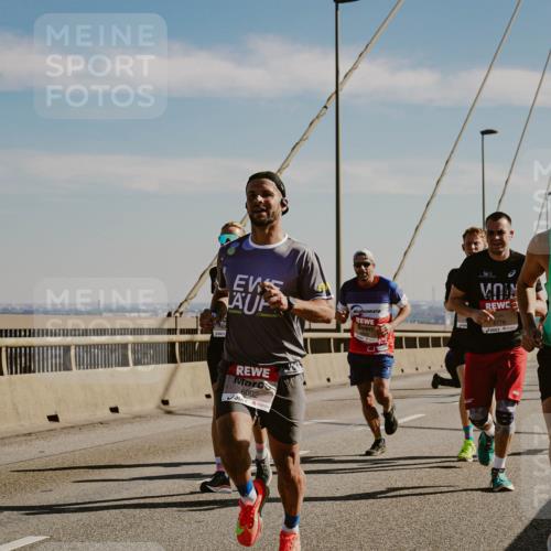 03.10.2025 - Köhlbrandbrückenlauf Michael Burmester http://msf.ph/oto/9039693 03.10.2025 12:20:03 Position 1 6002, 4030 meine-sportfotos.de