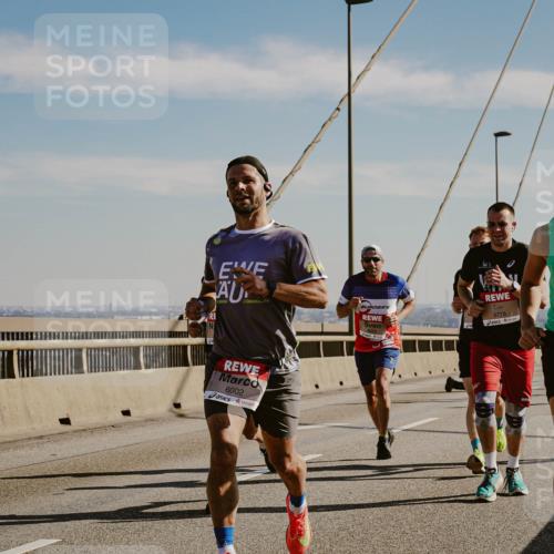 03.10.2025 - Köhlbrandbrückenlauf Michael Burmester http://msf.ph/oto/9039697 03.10.2025 12:20:03 Position 1 6002, 6778, 4030 meine-sportfotos.de