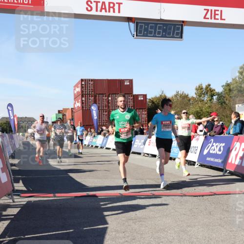 03.10.2025 - Köhlbrandbrückenlauf Lena Gebhardt http://msf.ph/oto/9039698 03.10.2025 12:56:13 Ziel 4041, 4050, 4078, 4114, 4123, 5957, 6206, 6489, 6495 meine-sportfotos.de