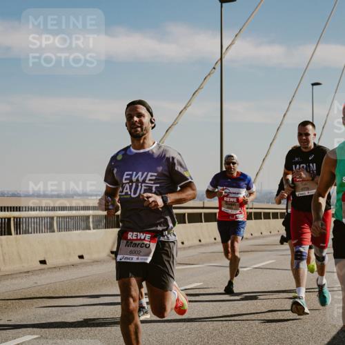 03.10.2025 - Köhlbrandbrückenlauf Michael Burmester http://msf.ph/oto/9039700 03.10.2025 12:20:03 Position 1 6002, 6778, 4030 meine-sportfotos.de