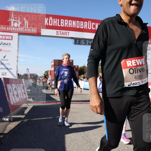 03.10.2025 - Köhlbrandbrückenlauf Lena Gebhardt http://msf.ph/oto/9039721 03.10.2025 13:16:34 Ziel 4036, 4146, 4235, 4314, 4408, 4586, 5104, 5498, 5570, 5630, 5694, 5815, 5983, 6208, 6353, 6377, 6812 meine-sportfotos.de