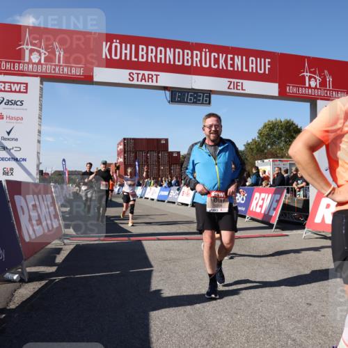 03.10.2025 - Köhlbrandbrückenlauf Lena Gebhardt http://msf.ph/oto/9039761 03.10.2025 13:16:36 Ziel 4036, 4146, 4235, 4314, 4408, 4586, 4813, 5104, 5570, 5630, 5694, 5815, 5983, 6208, 6353, 6377, 6812 meine-sportfotos.de